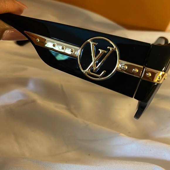 Authentic Louis Vuitton Paris Texas Sunglasses - Picture 3 of 9